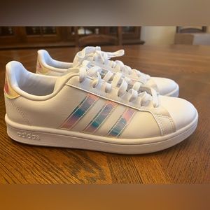 Adidas grand court cloudfoam comfort shoes white iridescent
